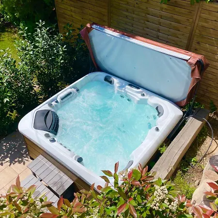 Wooden Premium Jacuzzival Apartman *